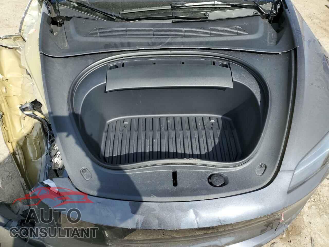 TESLA MODEL 3 2024 - 5YJ3E1EA3RF735124