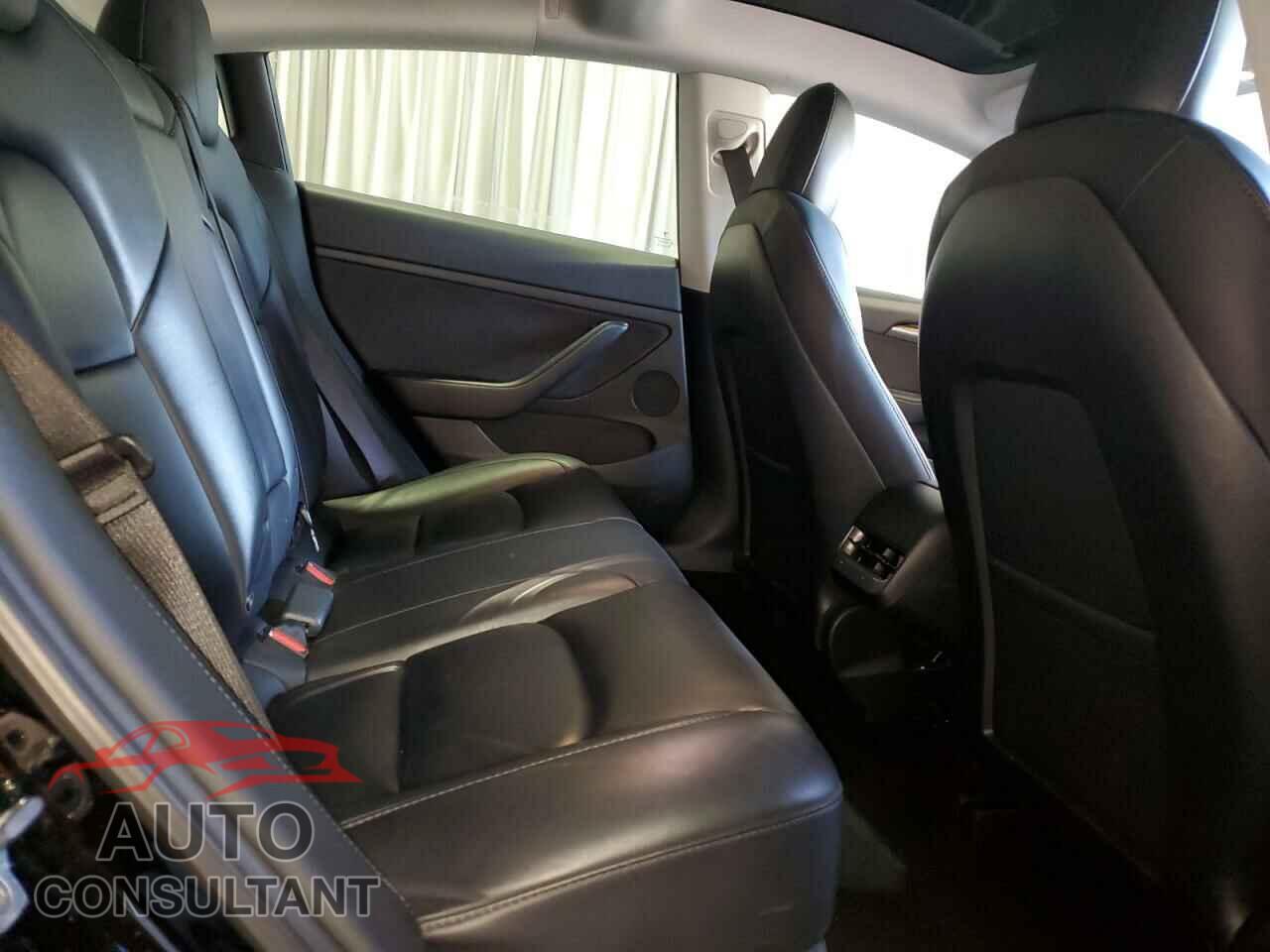 TESLA MODEL 3 2022 - 5YJ3E1EA8NF369042