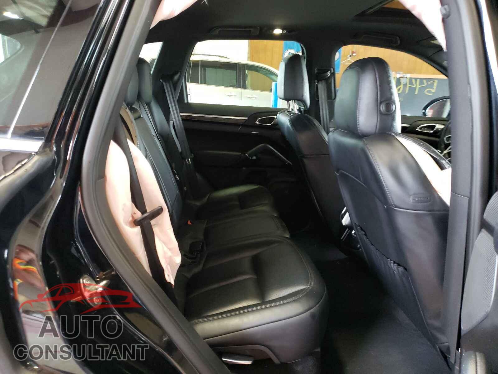 PORSCHE CAYENNE 2016 - WP1AA2A28GLA04107
