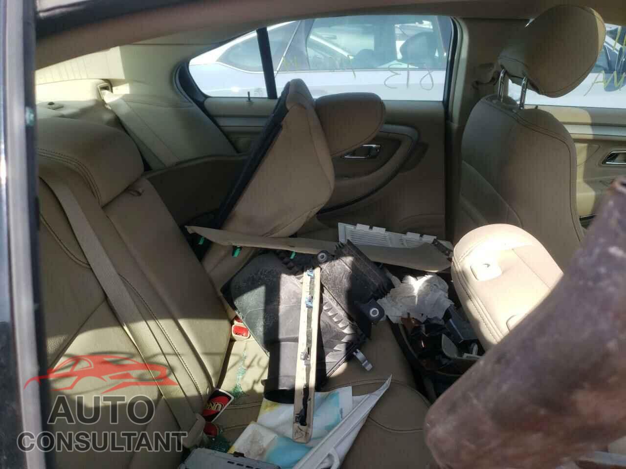 FORD TAURUS 2018 - 1FAHP2E89JG143150