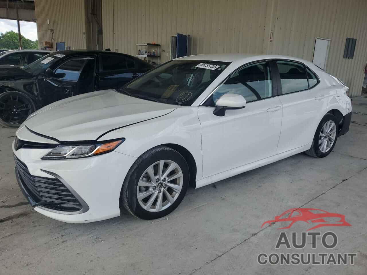 TOYOTA CAMRY 2022 - 4T1C11AK3NU659704