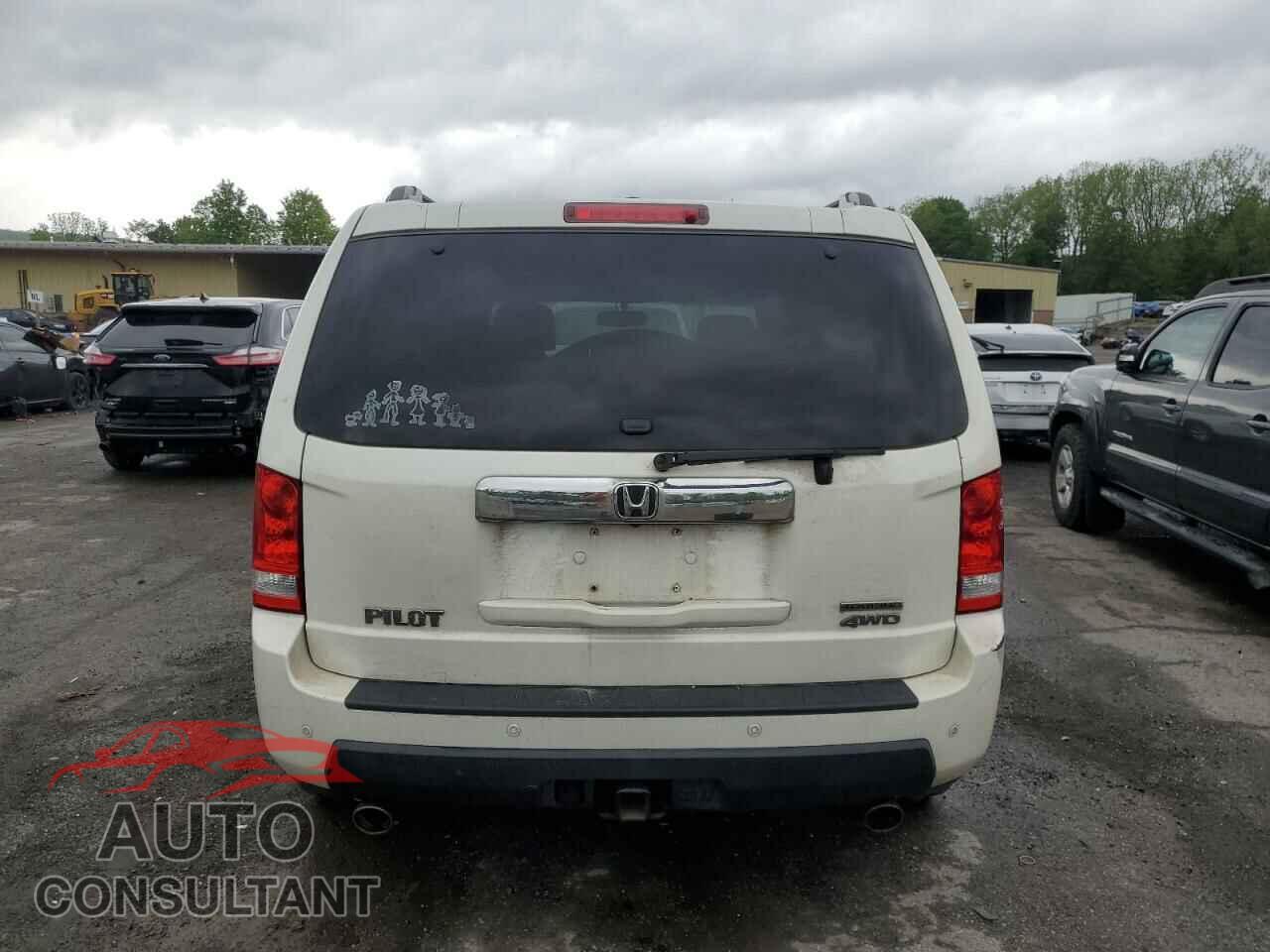 HONDA PILOT 2011 - 5FNYF4H92BB046168