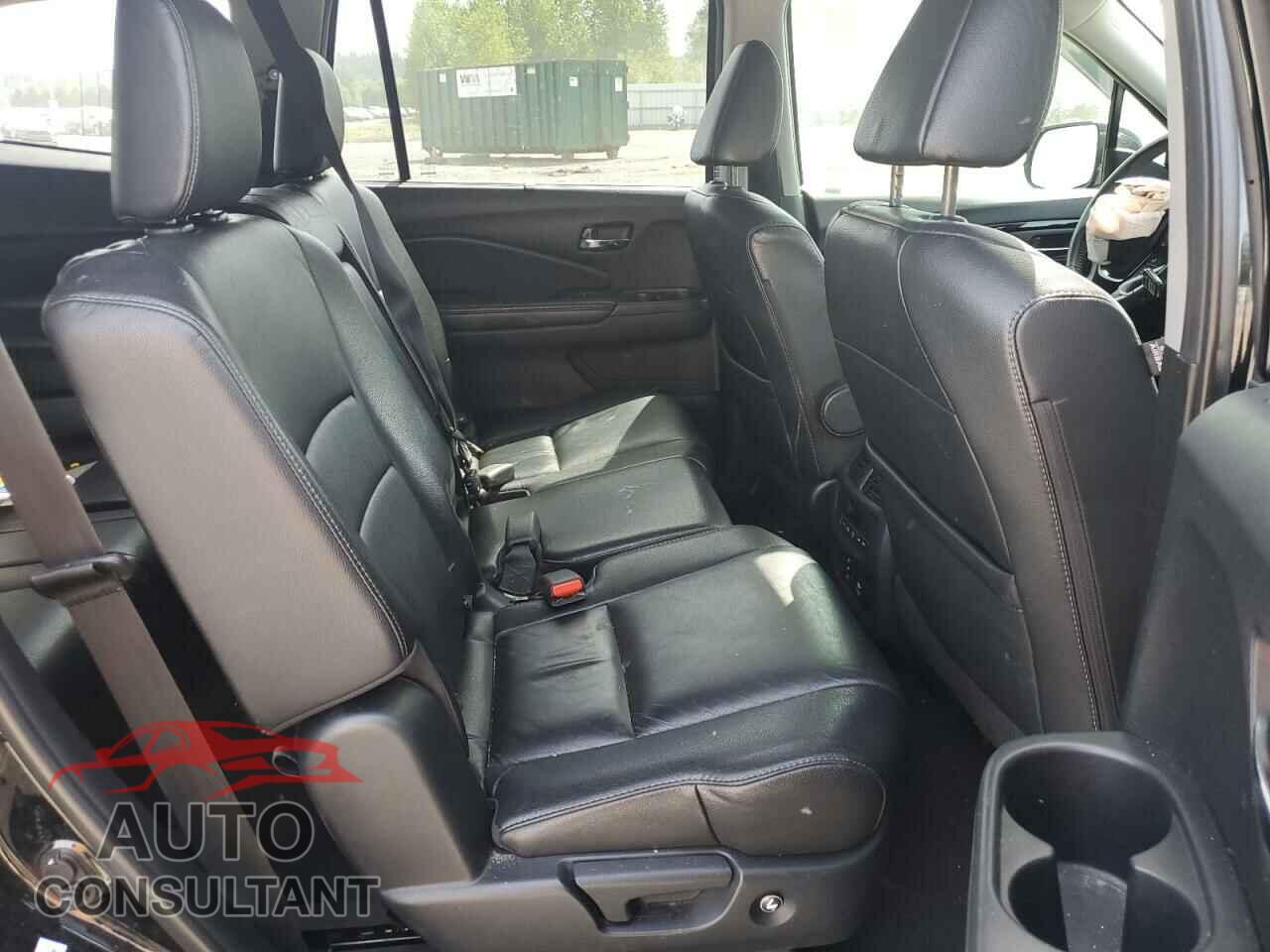 HONDA PILOT 2017 - 5FNYF6H96HB062152