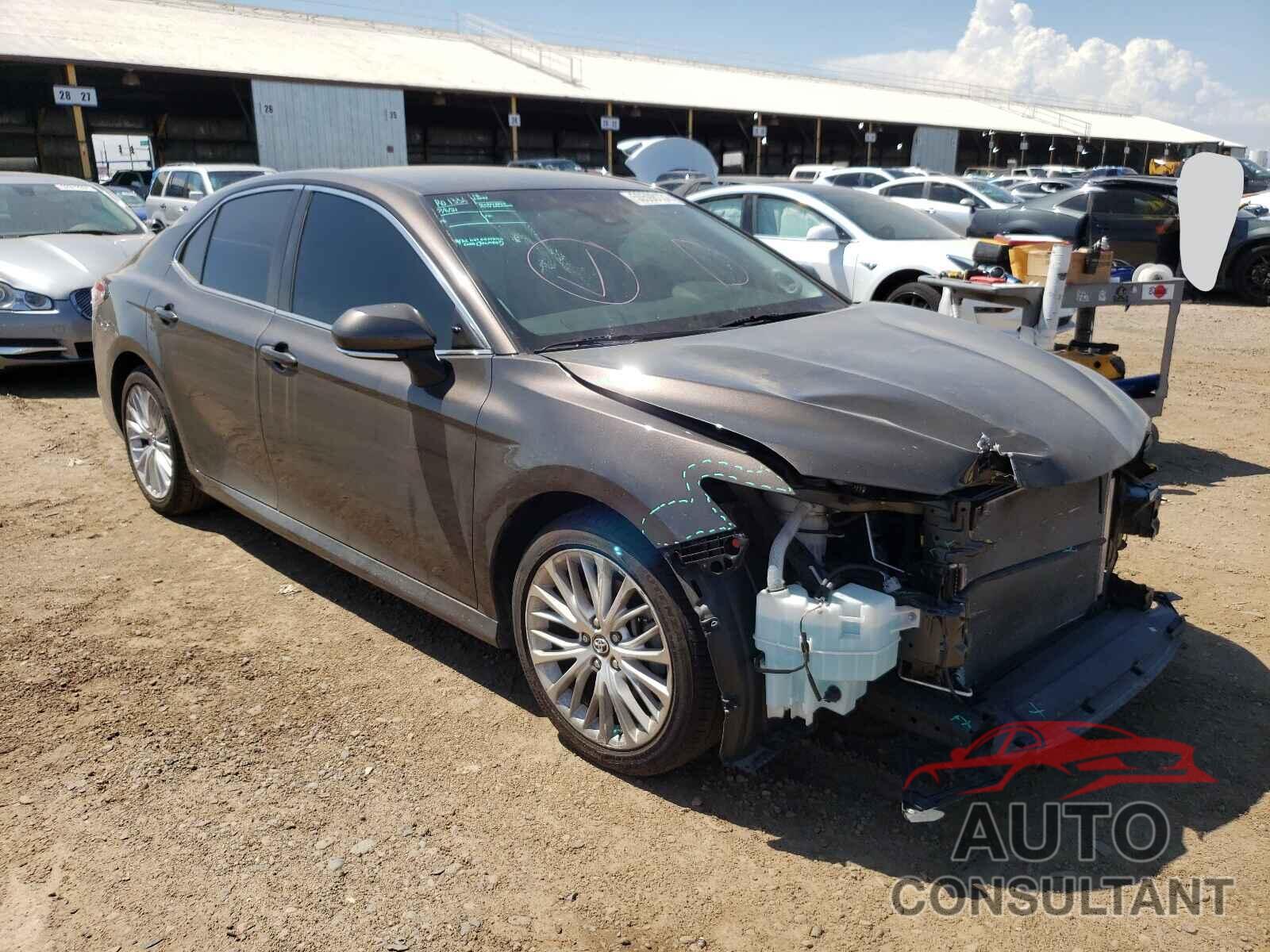 TOYOTA CAMRY 2018 - 4T1B11HK4JU509354