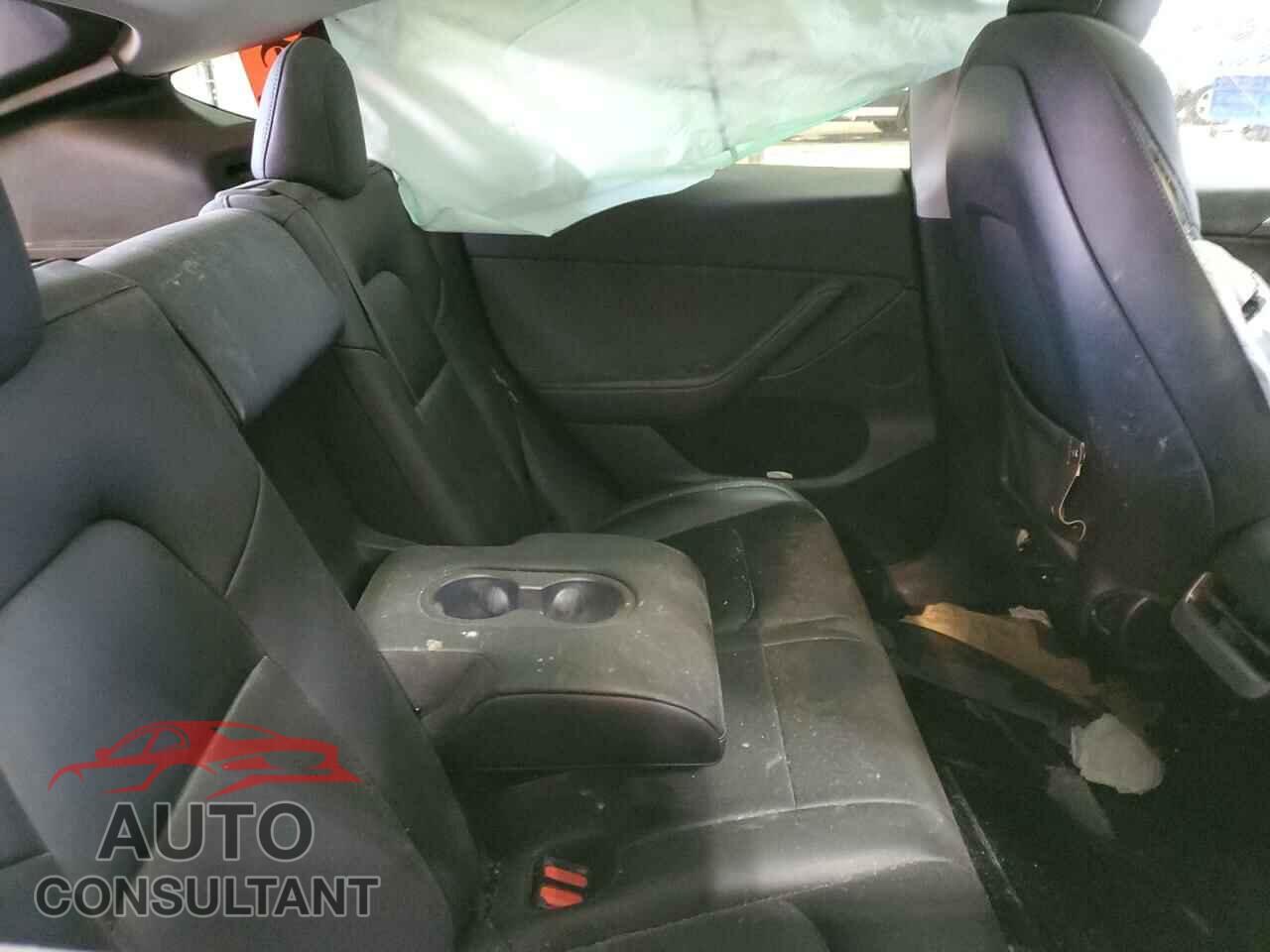 TESLA MODEL Y 2023 - LRWYGDFD9PC967633