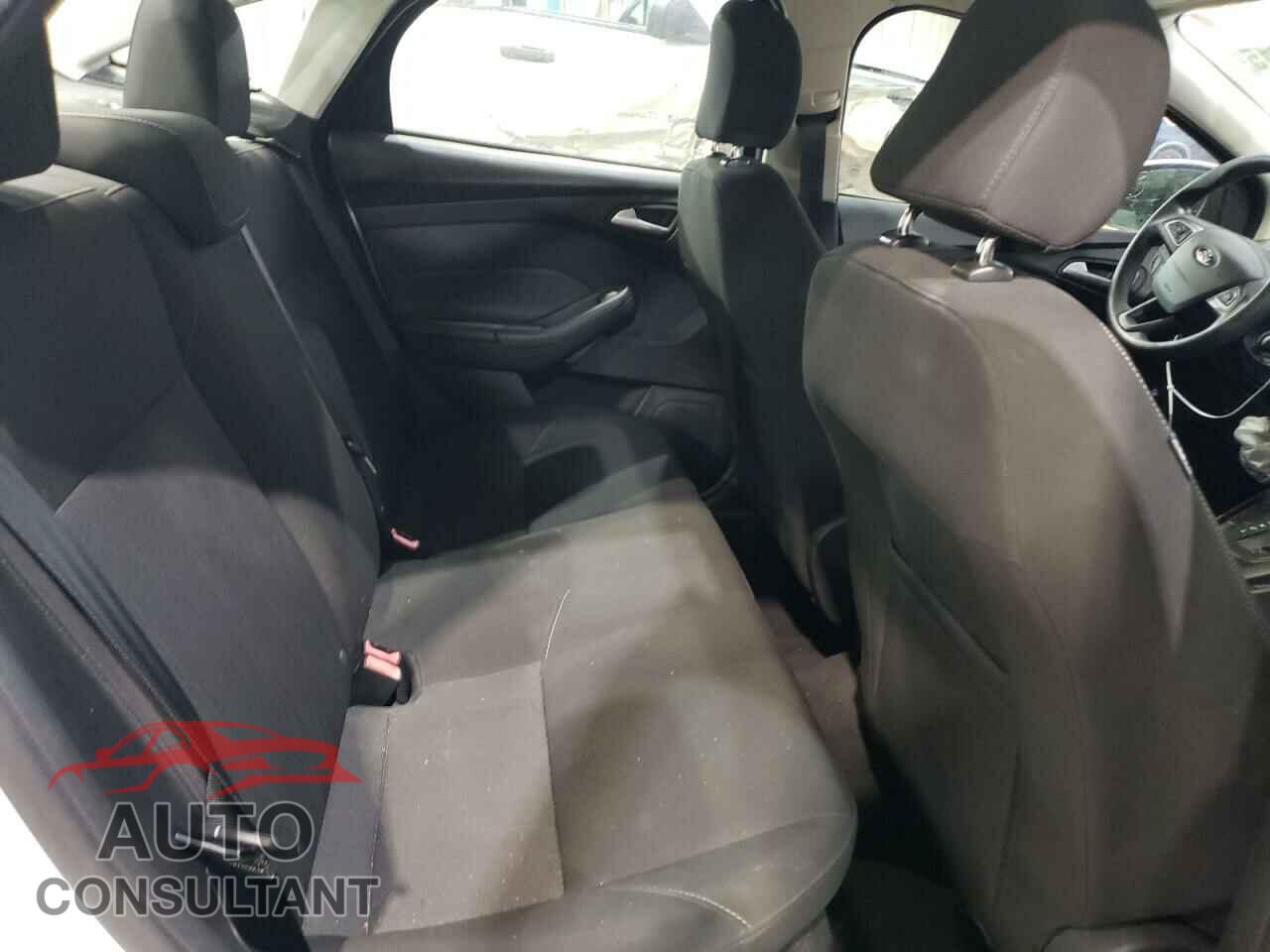 FORD FOCUS 2015 - 1FADP3F25FL250046