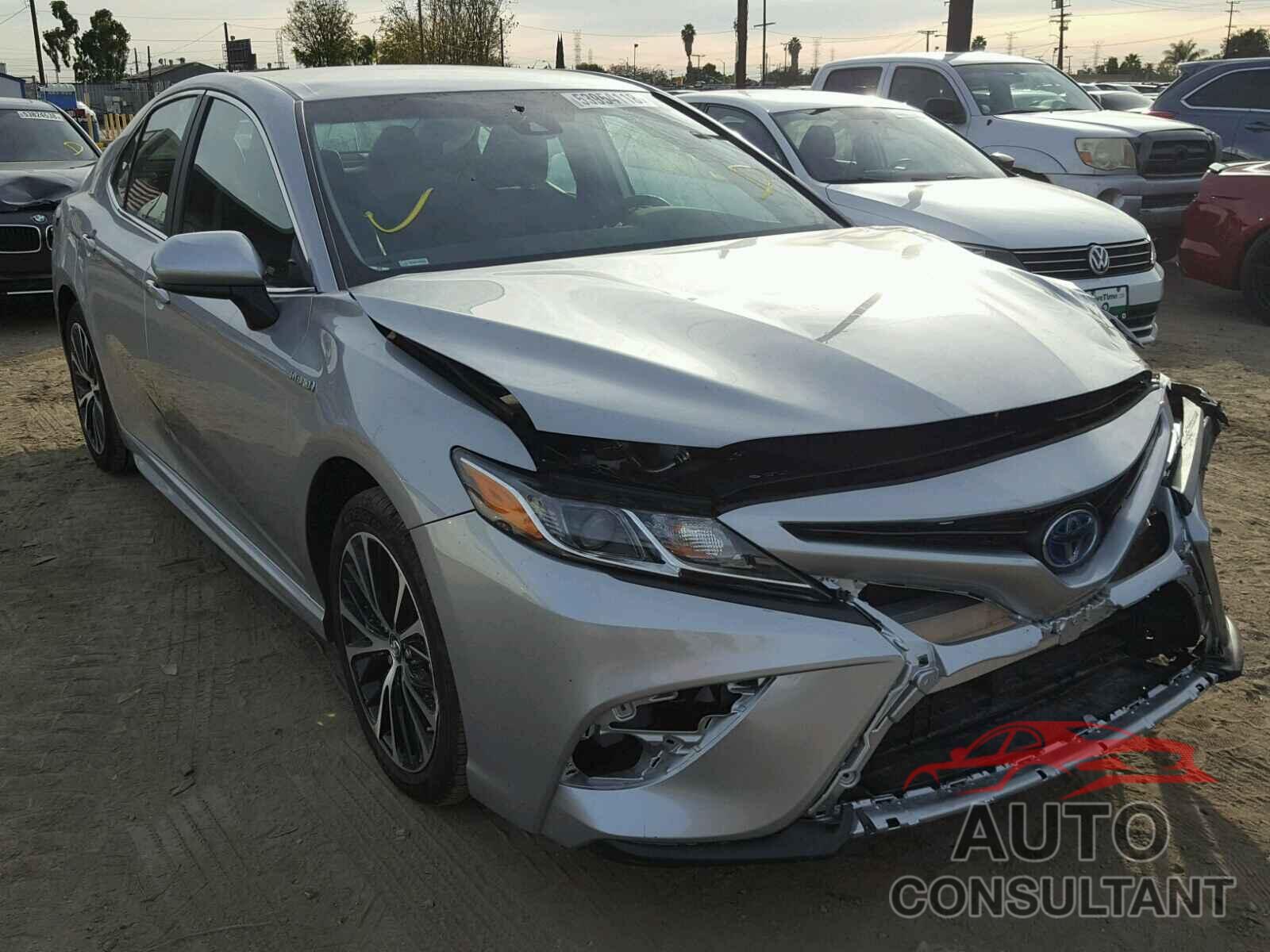 TOYOTA CAMRY 2018 - 4T1B21HK5JU509781
