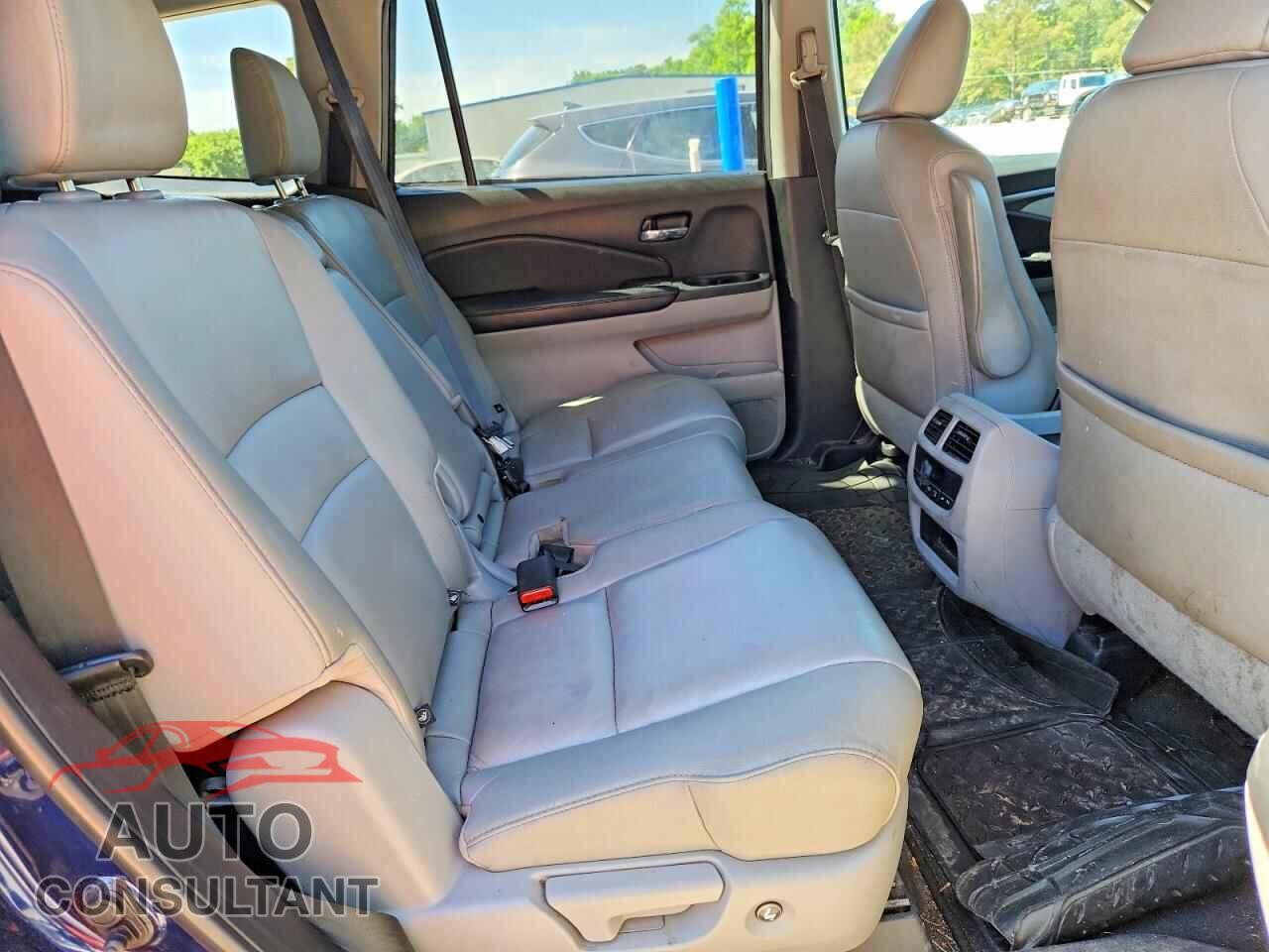 HONDA PILOT 2017 - 5FNYF6H56HB072595