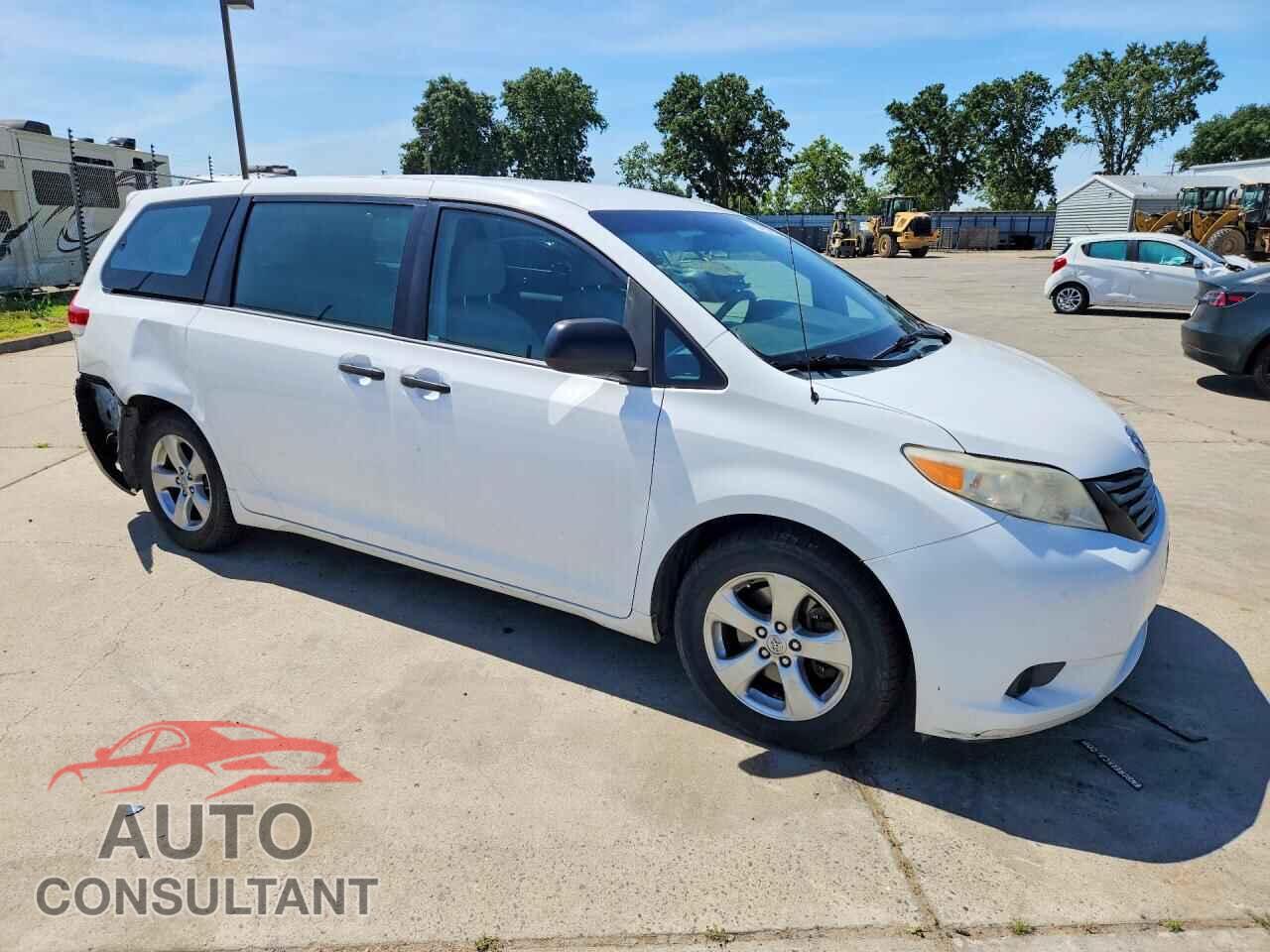 TOYOTA SIENNA 2013 - 5TDZK3DC8DS350602
