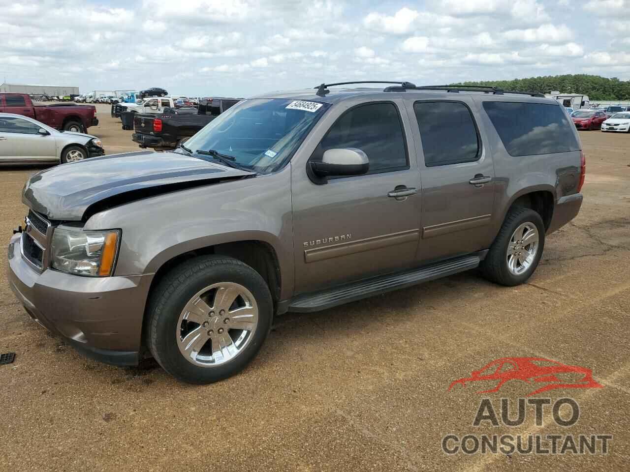 CHEVROLET SUBURBAN 2013 - 1GNSCHE00DR221307