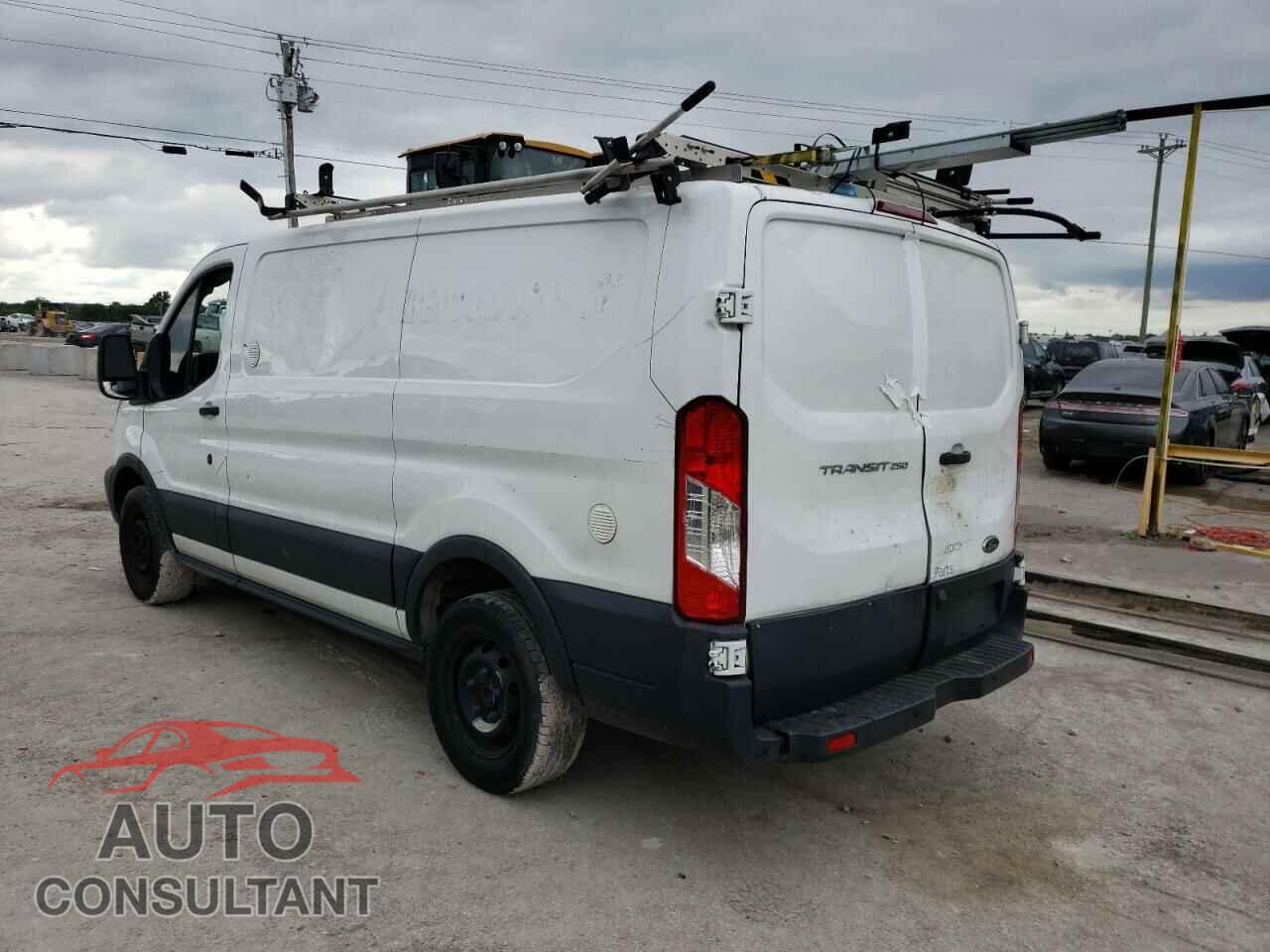 FORD TRANSIT 2017 - 1FTYR1YM9HKA91047