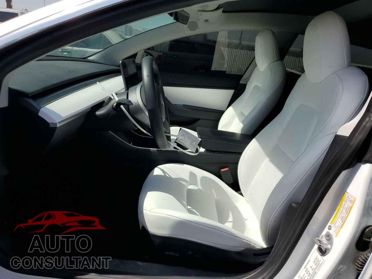TESLA MODEL 3 2019 - 5YJ3E1EB2KF498527
