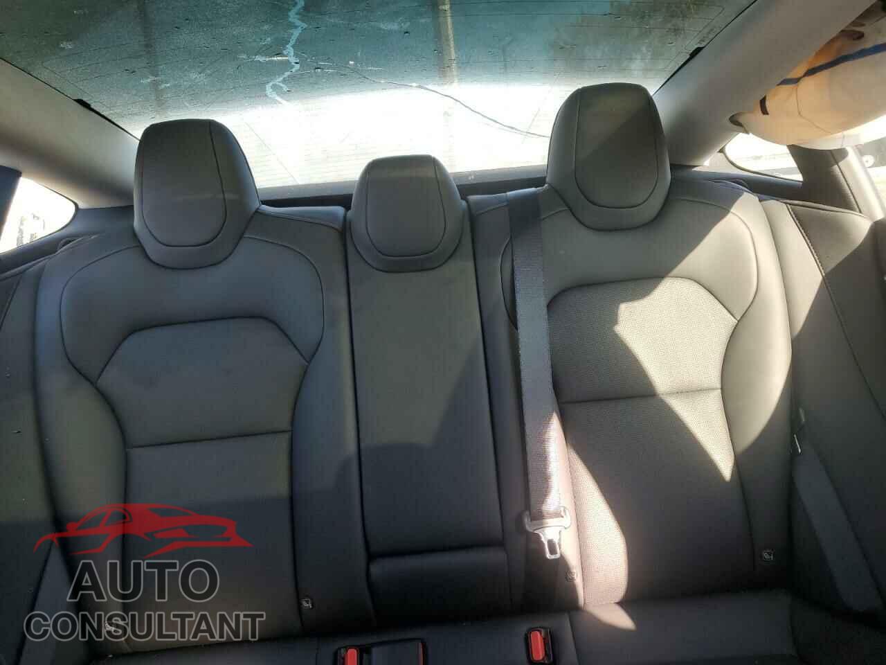 TESLA MODEL 3 2025 - 5YJ3E1EA7SF890930