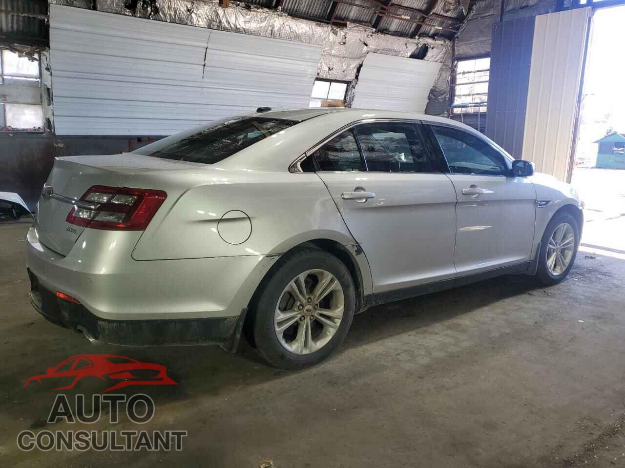 FORD TAURUS 2018 - 1FAHP2E87JG127562