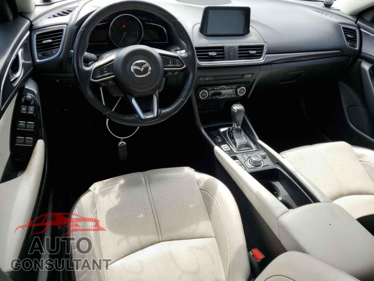 MAZDA 3 2018 - 3MZBN1W34JM158581