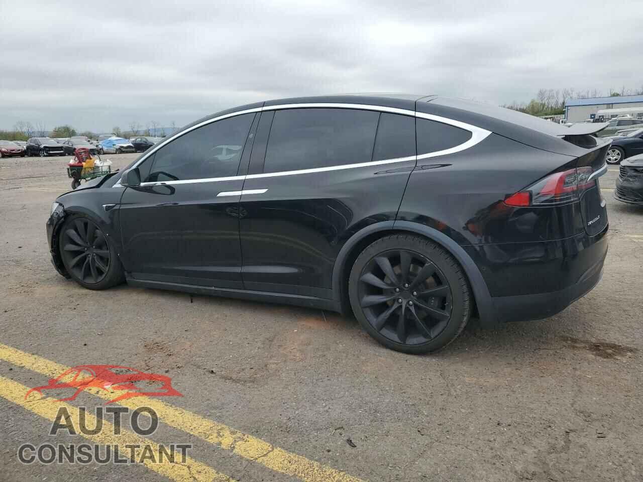 TESLA MODEL X 2018 - 5YJXCBE21JF121179