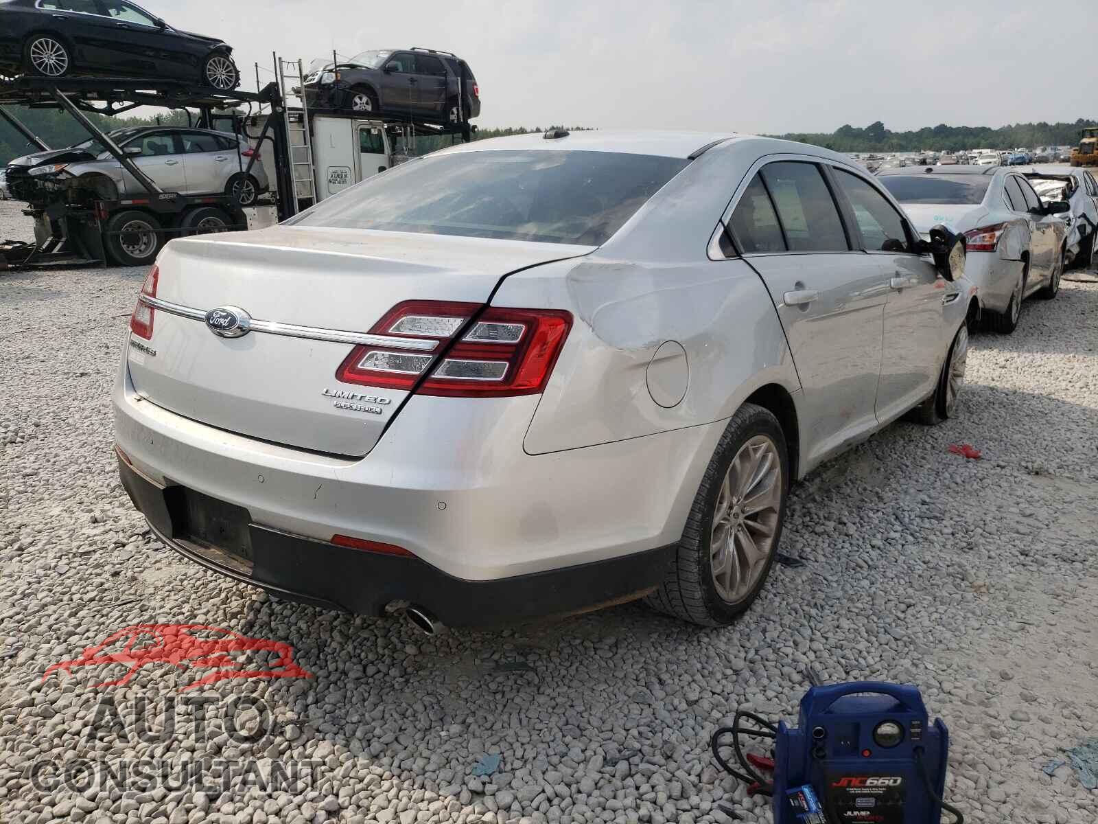 FORD TAURUS 2018 - 1FAHP2F82JG138094