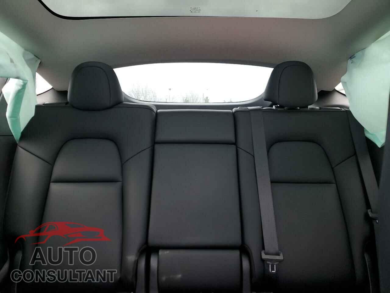 TESLA MODEL Y 2023 - LRWYGDFD5PC164043