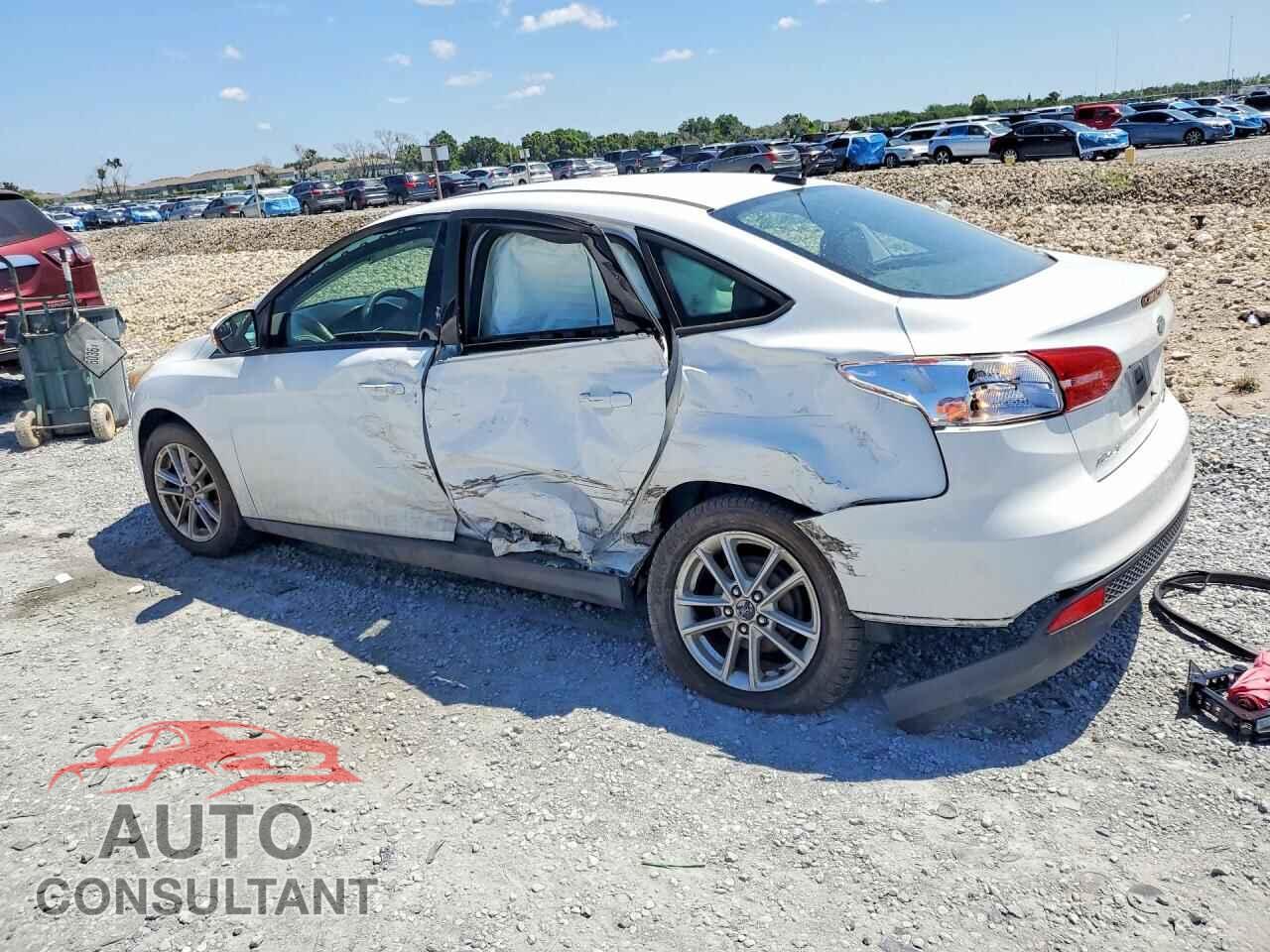 FORD FOCUS 2015 - 1FADP3F23FL205512
