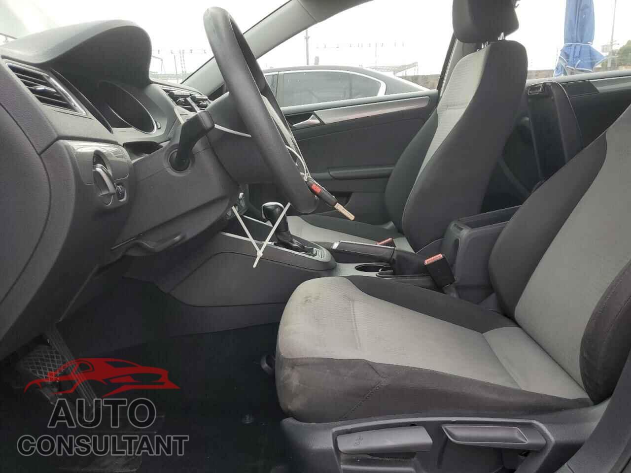 VOLKSWAGEN JETTA 2018 - 3VW2B7AJ4JM242174