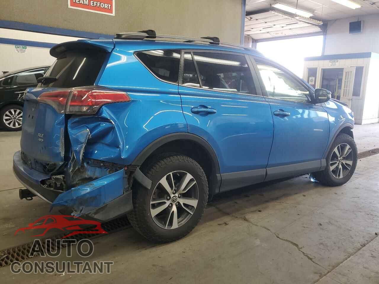 TOYOTA RAV4 2017 - JTMRFREV5HJ106982