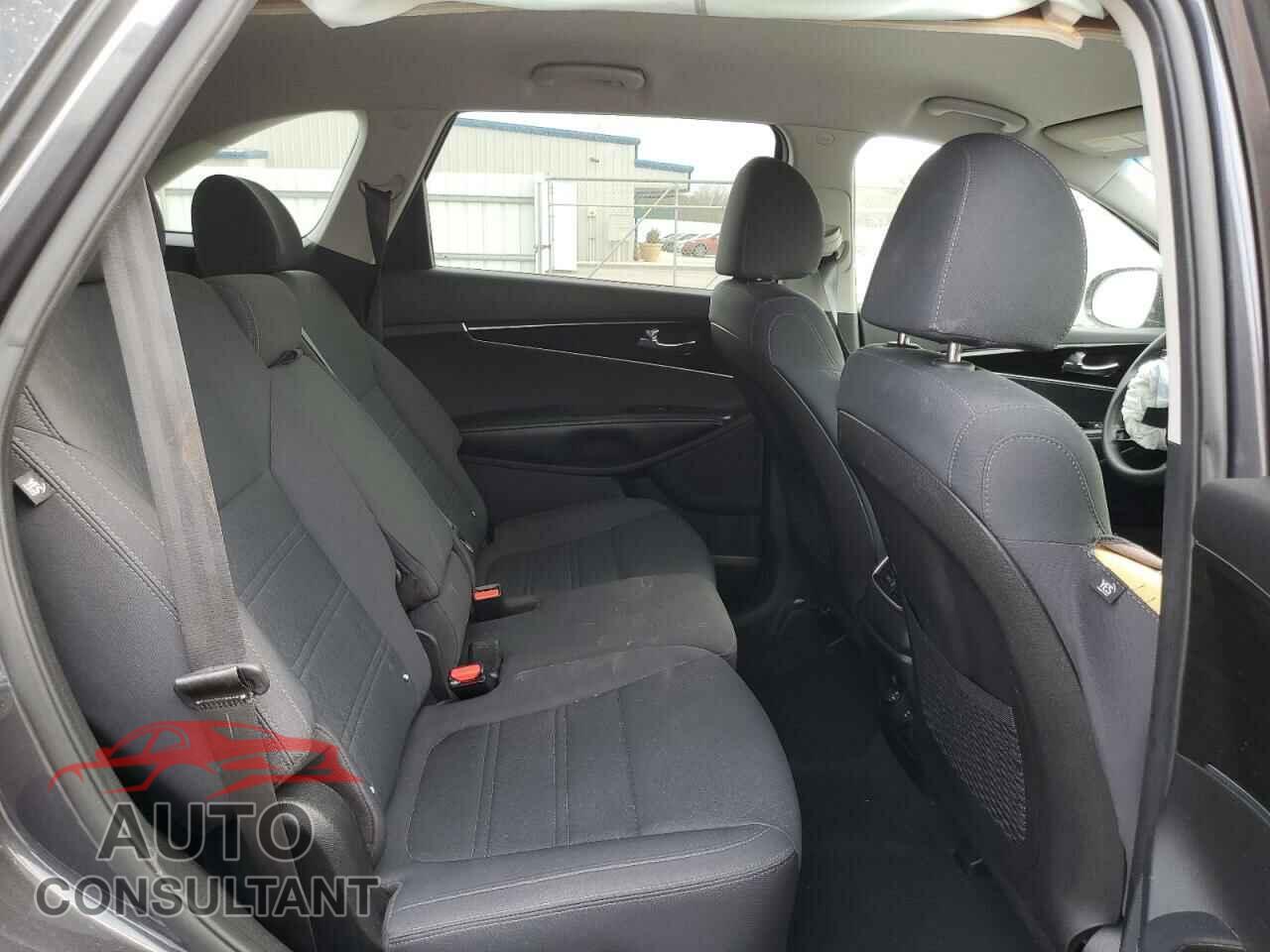 KIA SORENTO 2019 - 5XYPGDA51KG449633