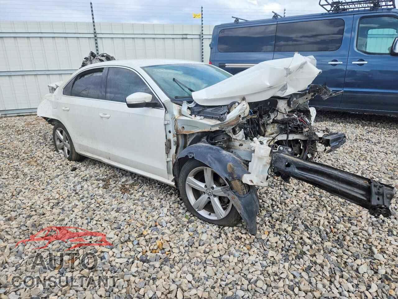 VOLKSWAGEN PASSAT 2015 - 1VWAT7A33FC108906