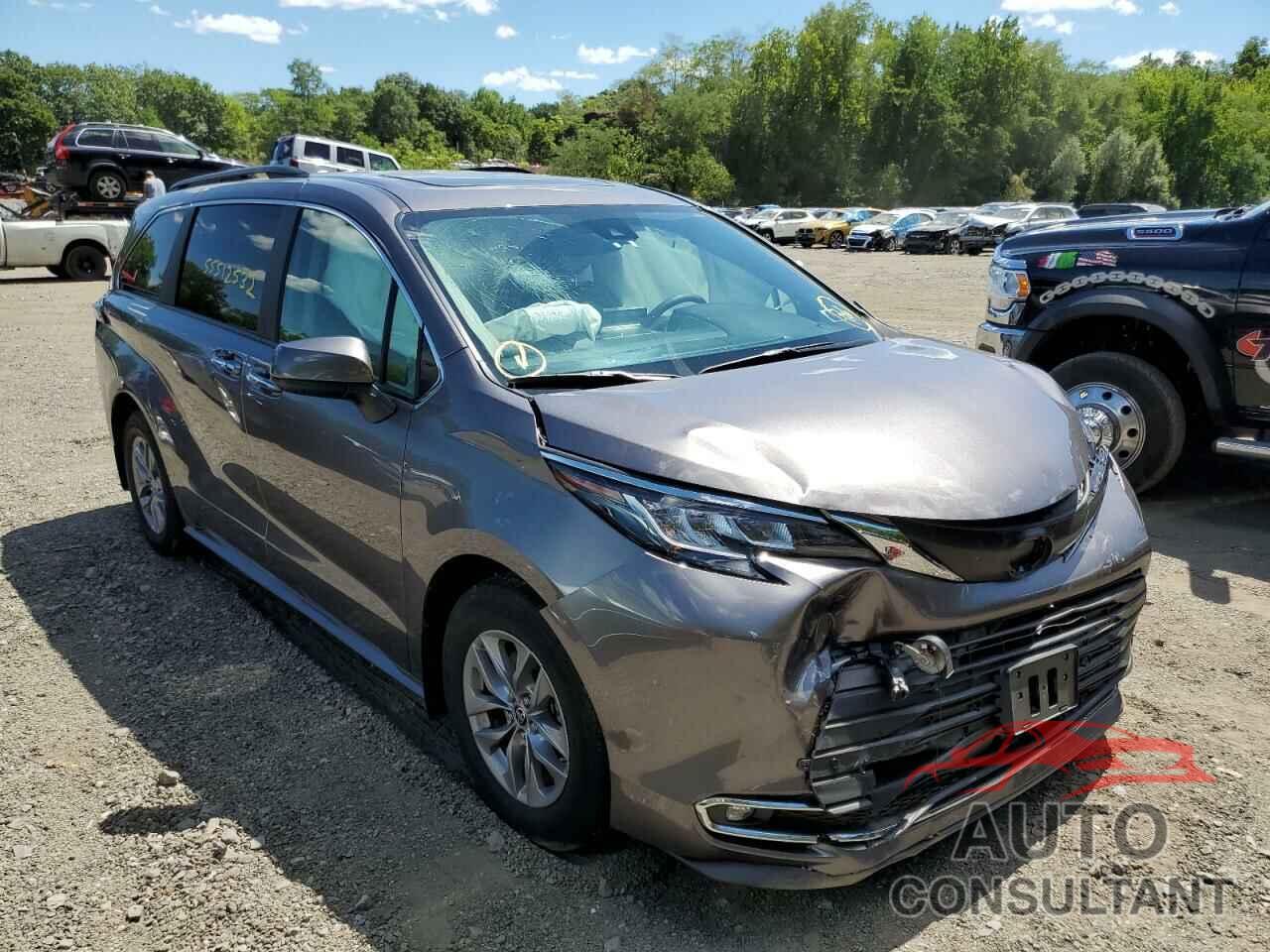 TOYOTA SIENNA 2022 - 5TDYSKFC0NS047124