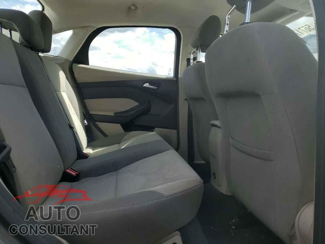FORD FOCUS 2012 - 1FAHP3F22CL277119