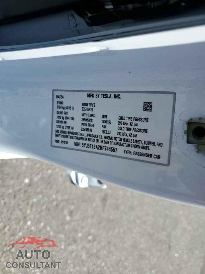TESLA MODEL 3 2024 - 5YJ3E1EA2RF744557
