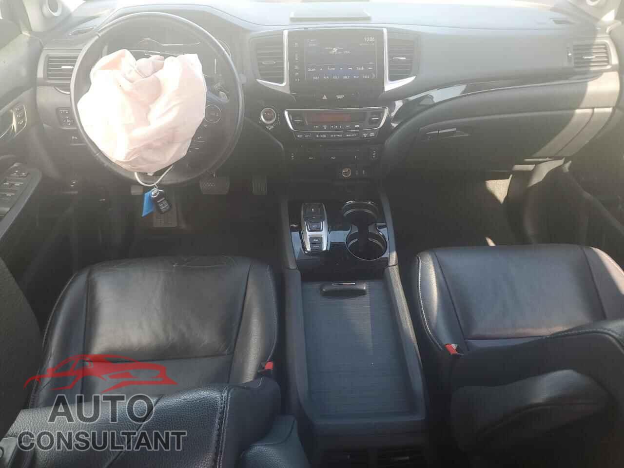 HONDA PILOT 2017 - 5FNYF6H99HB083125