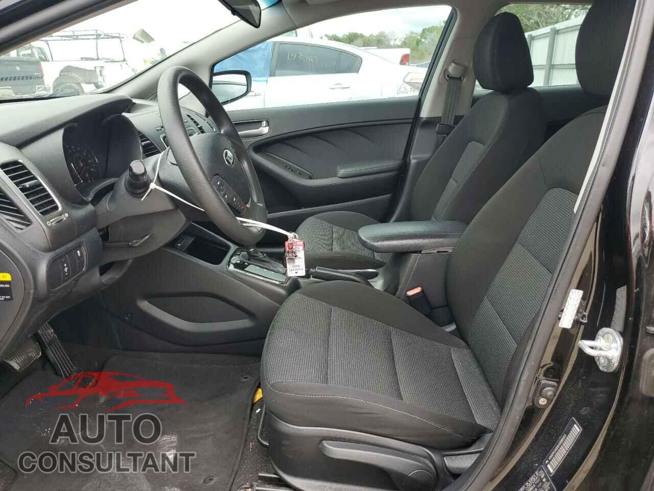 KIA FORTE 2017 - KNAFK5A84H5686951
