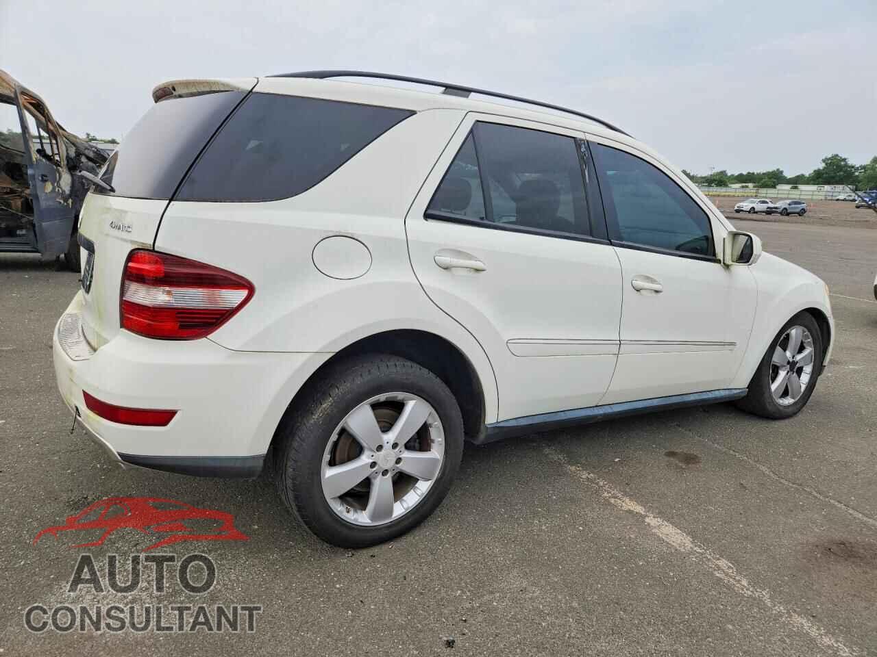 MERCEDES-BENZ M-CLASS 2009 - 4JGBB86E39A489601