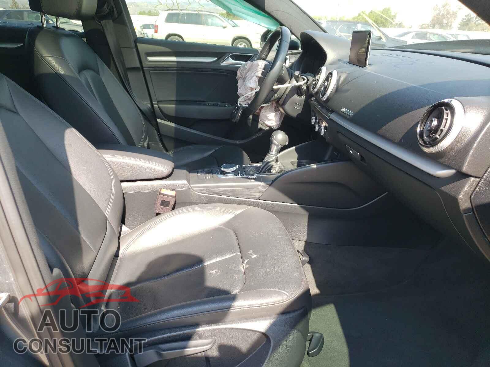 AUDI A3 2018 - WAUAUGFF7J1084016