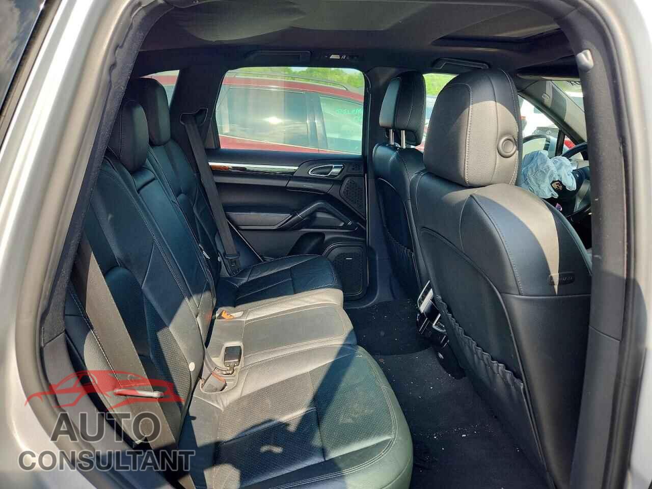 PORSCHE CAYENNE 2012 - WP1AA2A25CLA08612