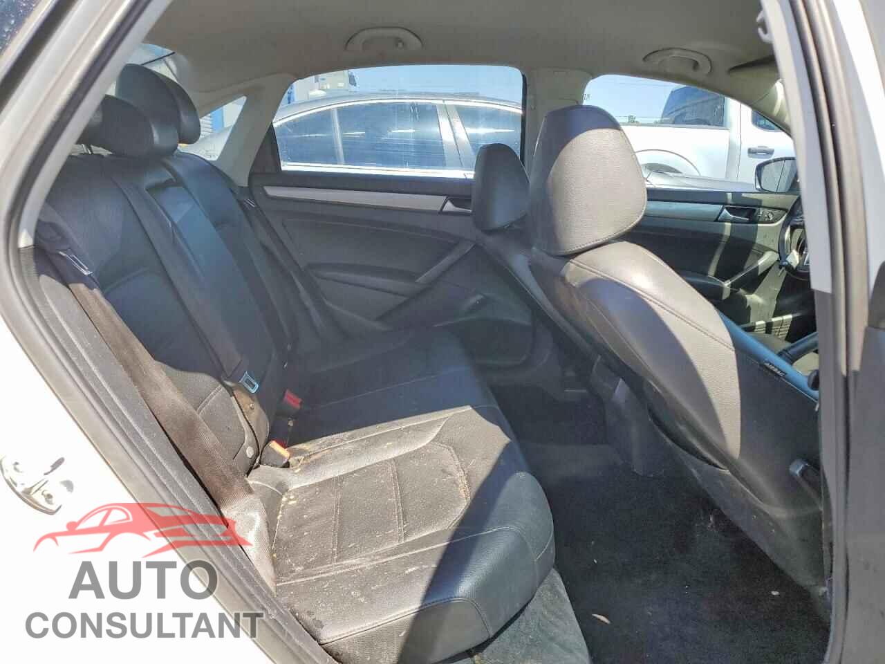 VOLKSWAGEN PASSAT 2015 - 1VWAT7A33FC085630