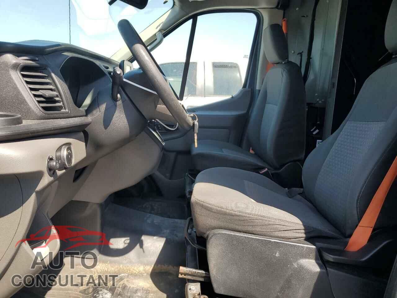 FORD TRANSIT 2020 - 1FTBR3X83LKA72217