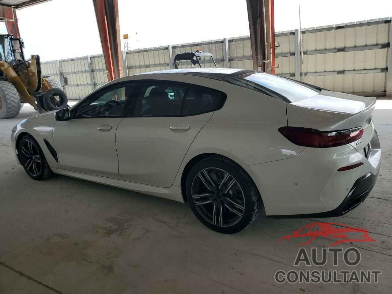 BMW 8 SERIES 2023 - WBAGV4C00PCL13414