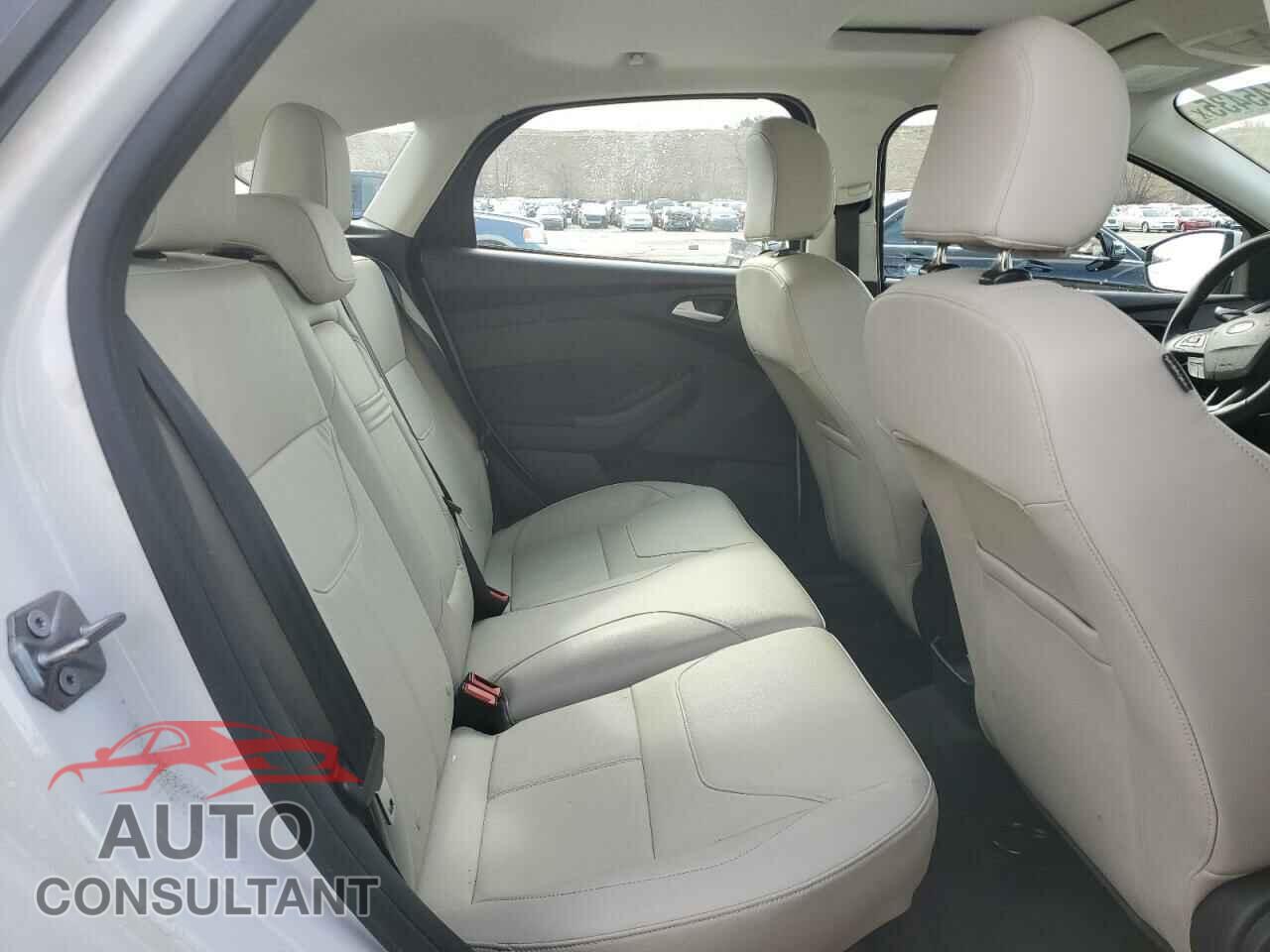 FORD FOCUS 2015 - 1FADP3N26FL255709
