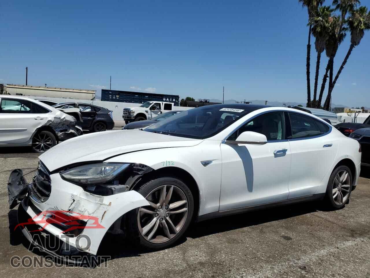 TESLA MODEL S 2013 - 5YJSA1CG8DFP23087