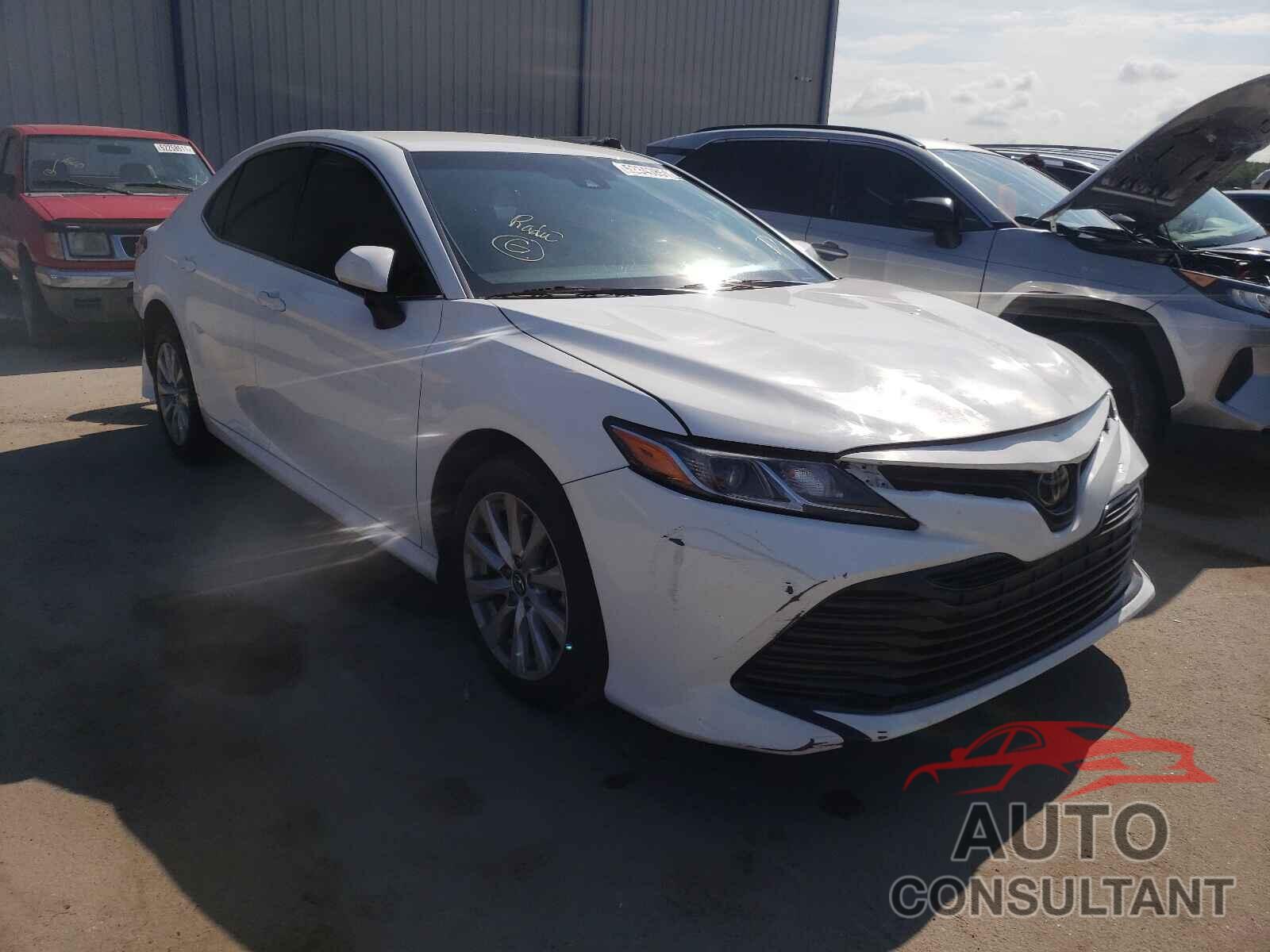 TOYOTA CAMRY 2018 - 4T1B11HK8JU078114