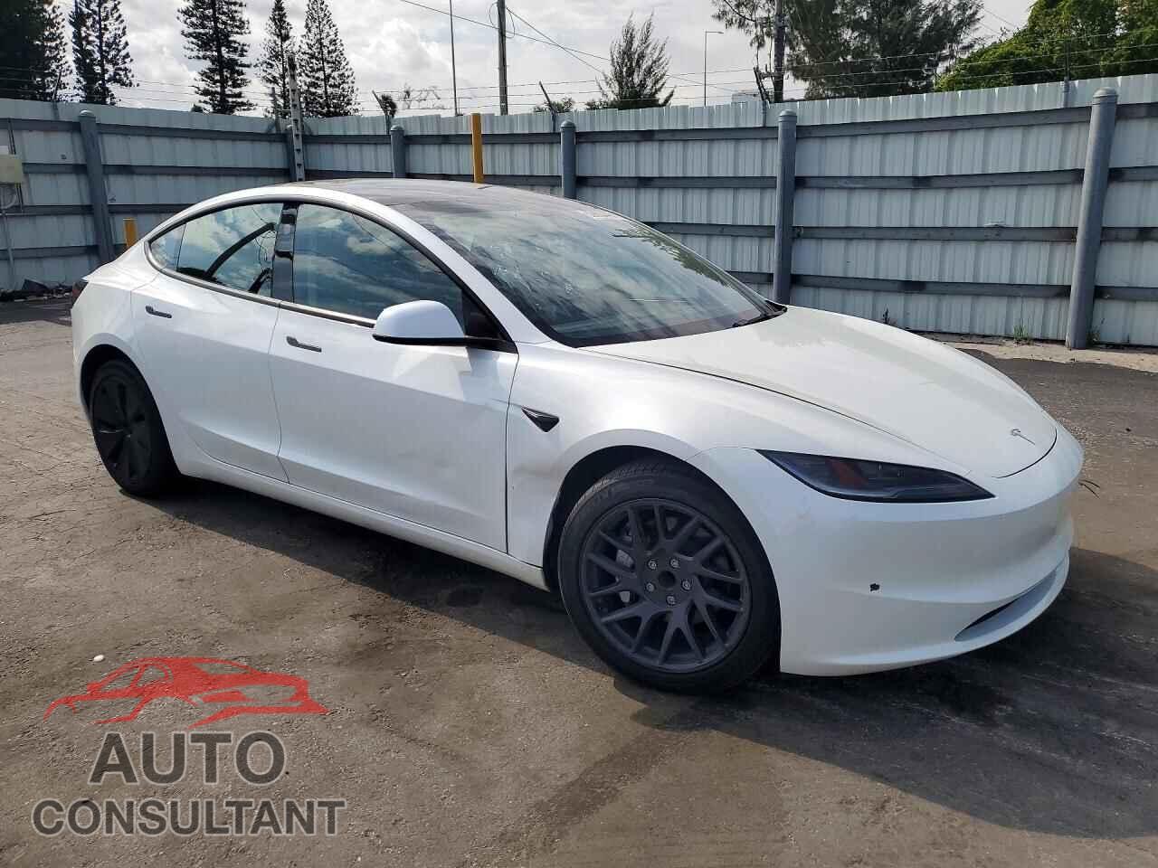 TESLA MODEL 3 2024 - 5YJ3E1EA5RF749672