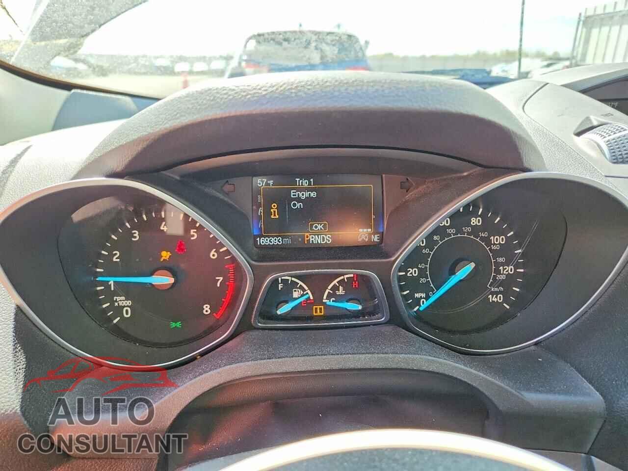 FORD ESCAPE 2017 - 1FMCU0GD5HUE04356