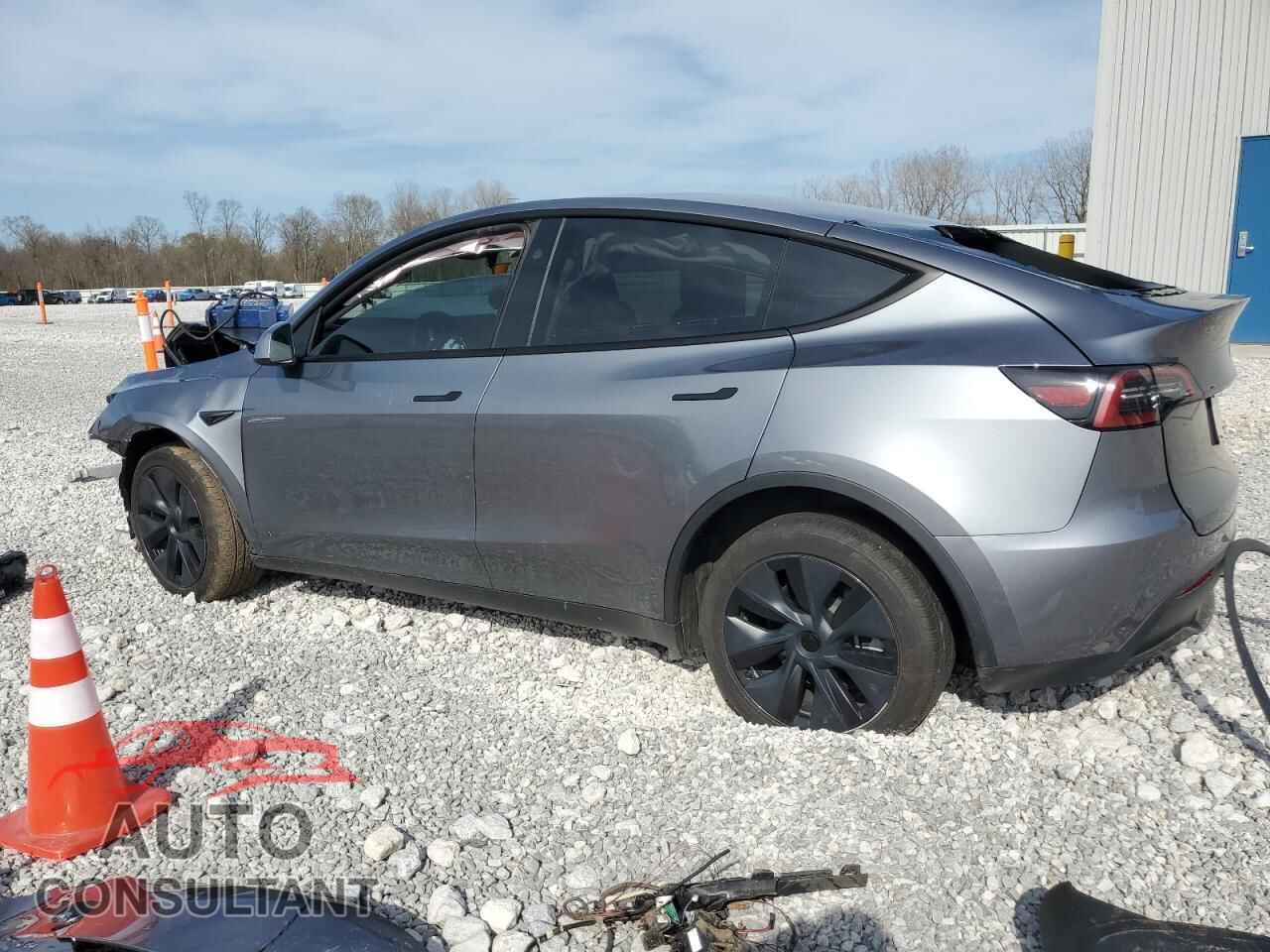 TESLA MODEL Y 2024 - 7SAYGDEE8RF201768