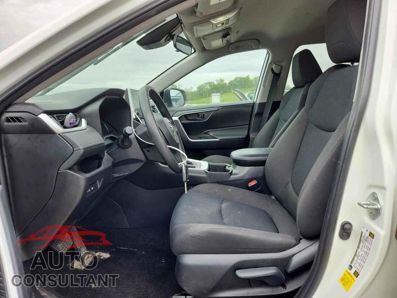 TOYOTA RAV4 2024 - 2T3F1RFV3RC464263
