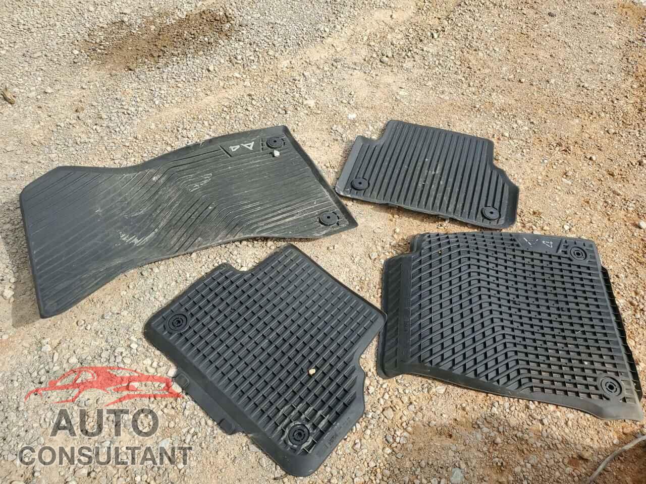 AUDI A4 2017 - WAUGNAF44HN056745