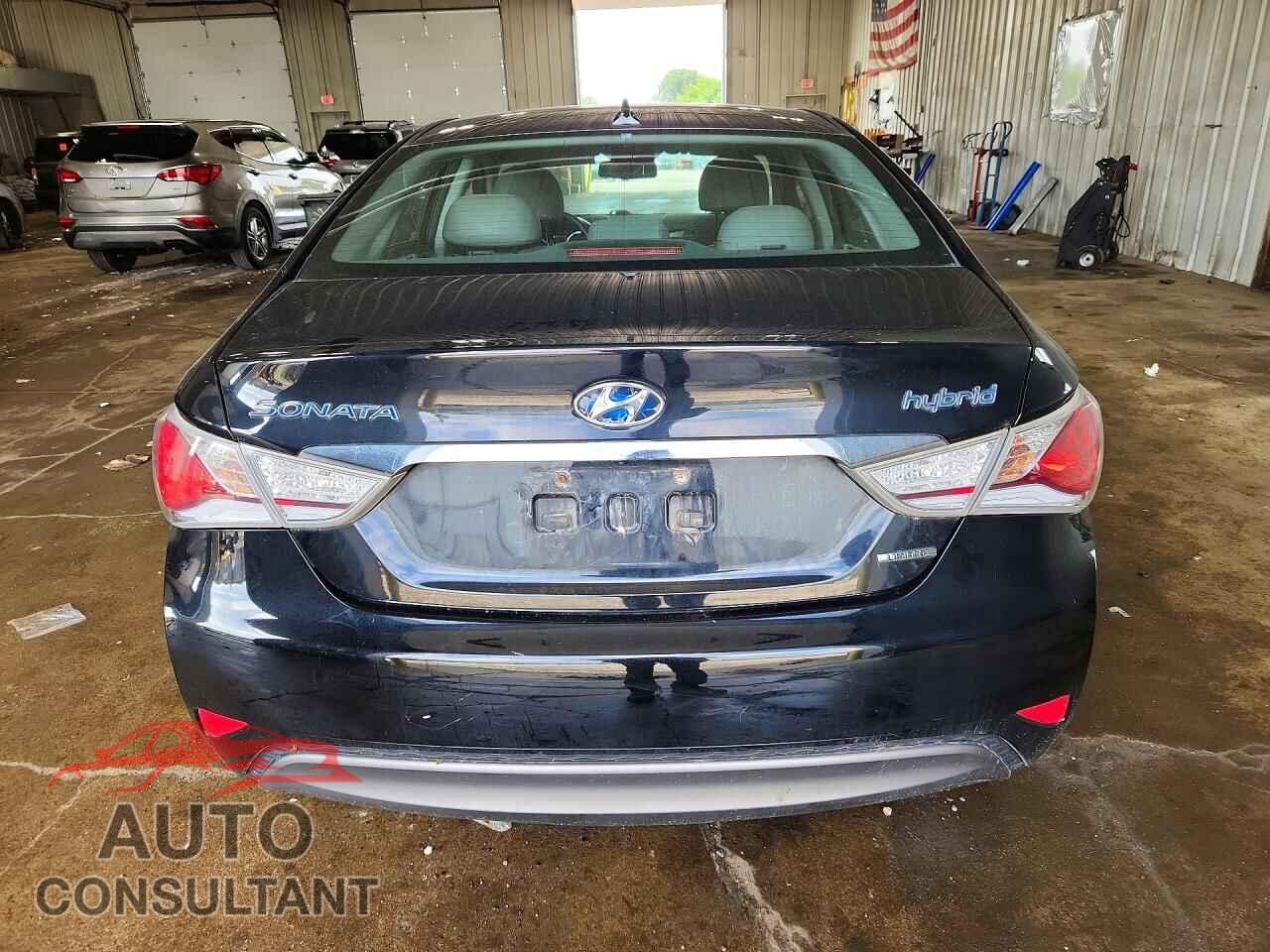 HYUNDAI SONATA 2013 - KMHEC4A48DA081170