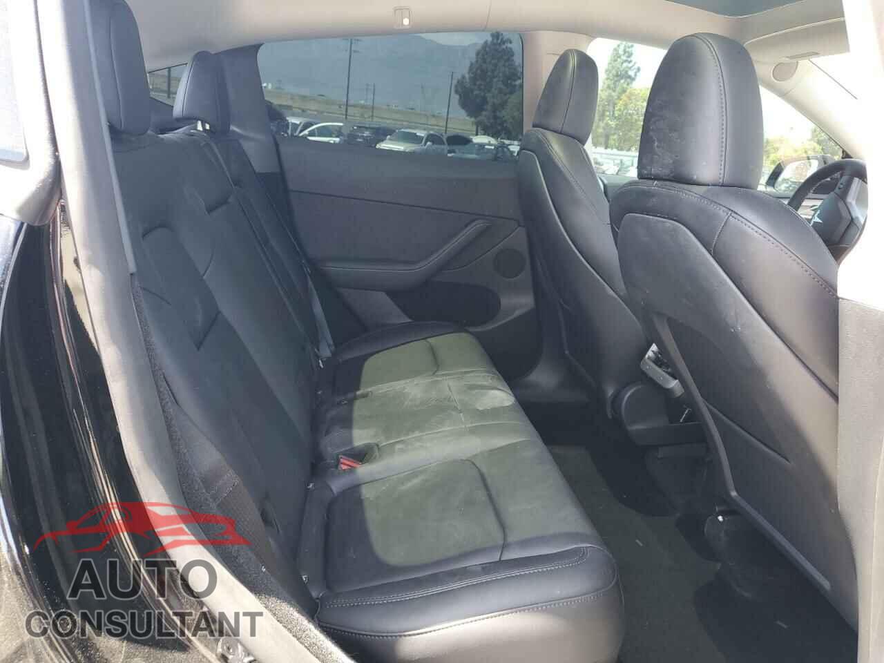 TESLA MODEL Y 2024 - 7SAYGDEE0RF123793