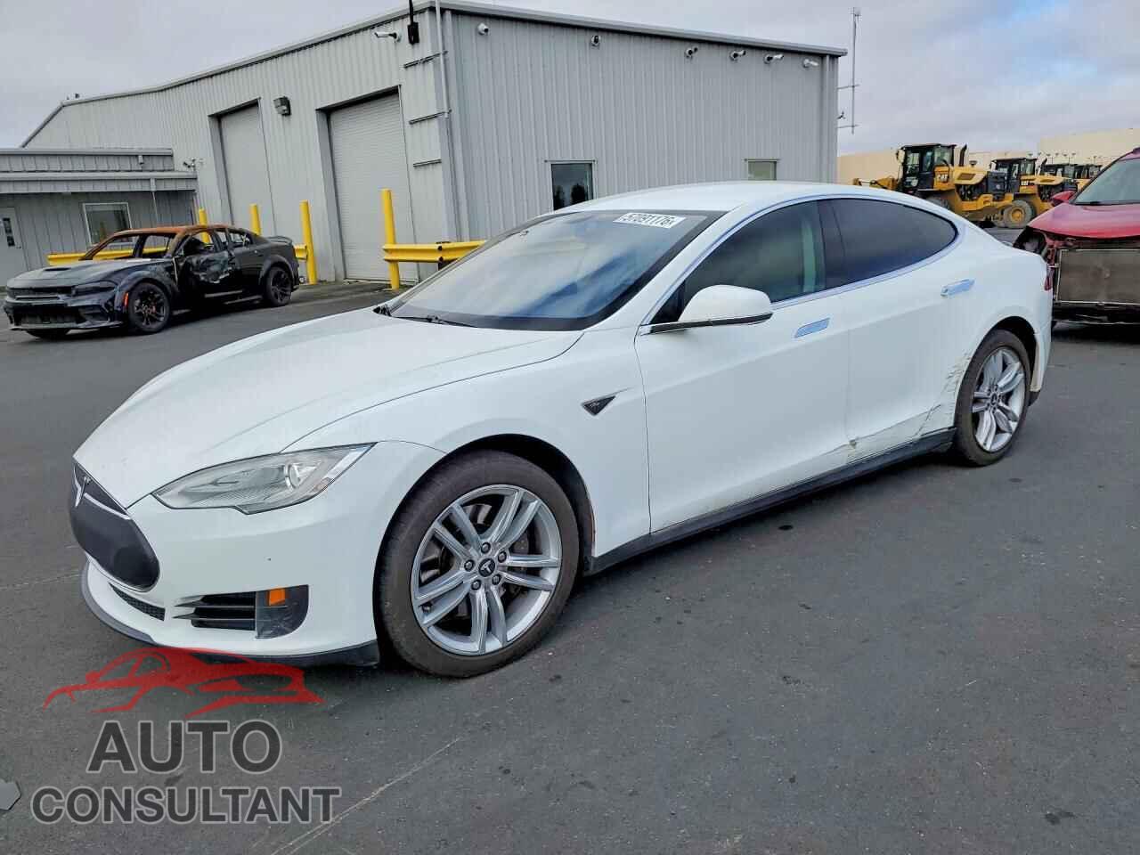 TESLA MODEL S 2013 - 5YJSA1DN0DFP05907