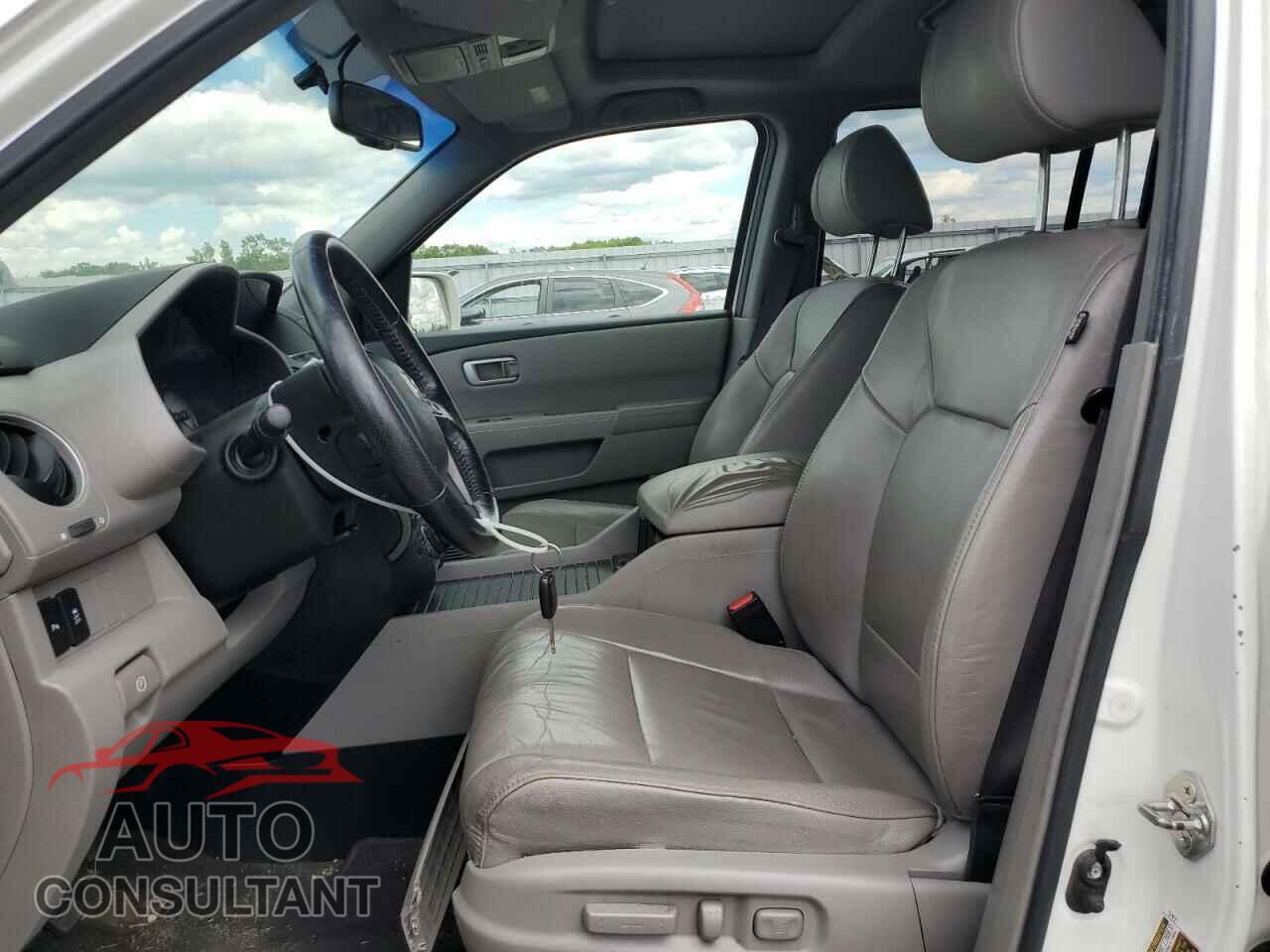 HONDA PILOT 2012 - 5FNYF4H9XCB077136